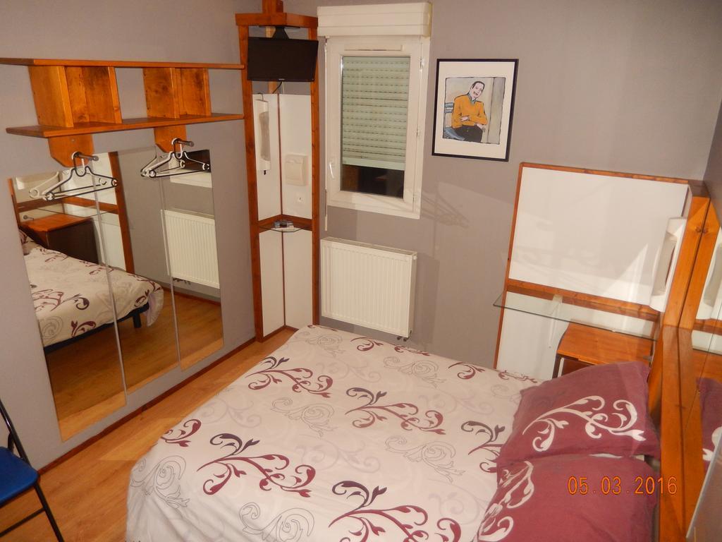 Hotel Eco Logis Espace Bellevue Semeac Екстер'єр фото