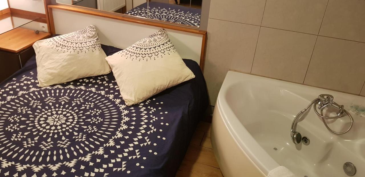Hotel Eco Logis Espace Bellevue Semeac Екстер'єр фото