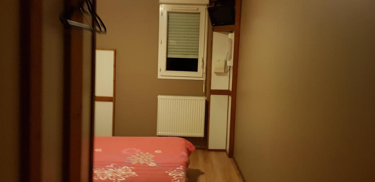 Hotel Eco Logis Espace Bellevue Semeac Екстер'єр фото